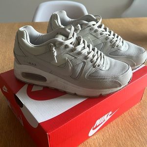 Like new women Nike Air Max